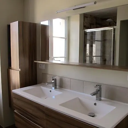 L'escale De 3* Broglie