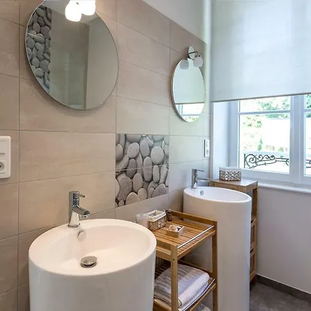 L'escale De 3* Broglie