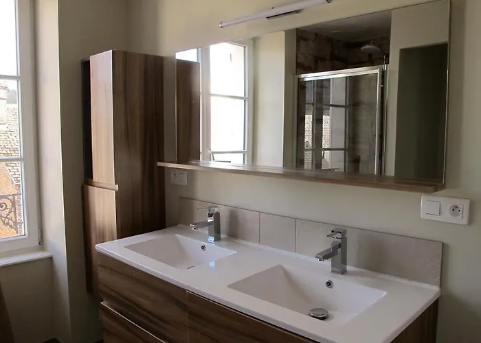 L'escale De 3* Broglie