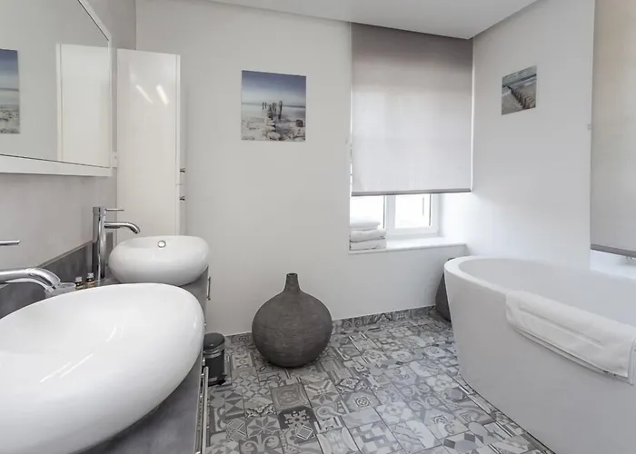 L'escale De 3* Broglie