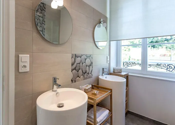 L'escale De 3* Broglie